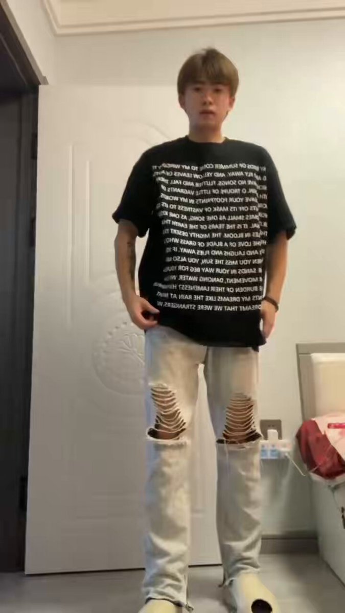 #PBJ #直男 #金主玩直男 PBJ系列一个很帅的男网红，配合度超高，把自己前后开发得很充分