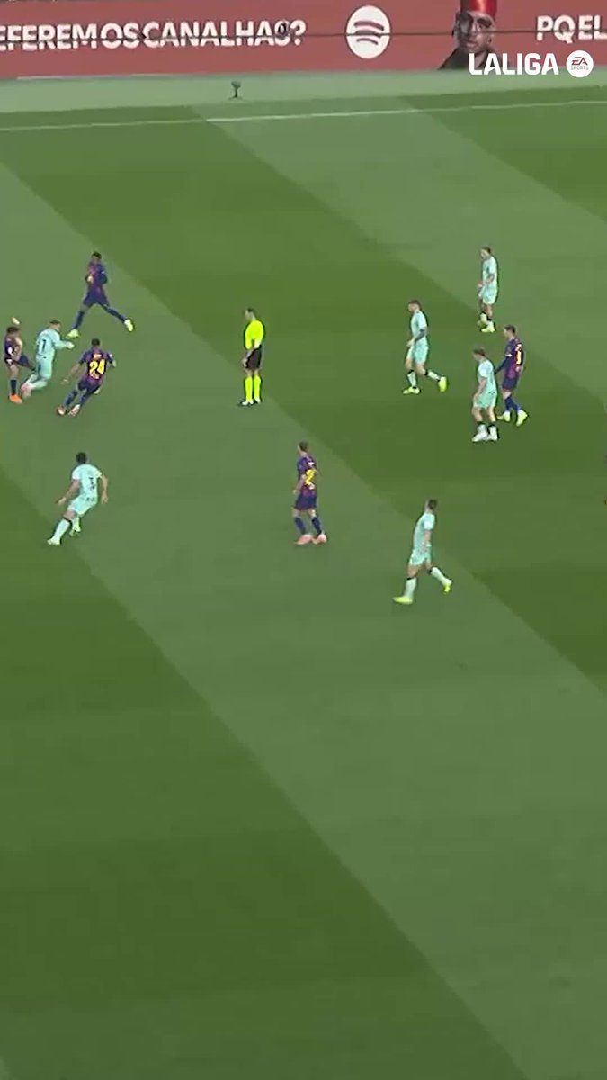 The first goal at the Spotify Camp Nou. Scored by Lewy. 🤜🤛 #LaLigaHighlights