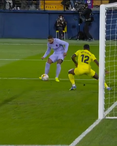 🫢 Tal día como hoy, en 2021, Memphis Depay marcaba este golazo con el FC Barcelona. LALIGAHistory
