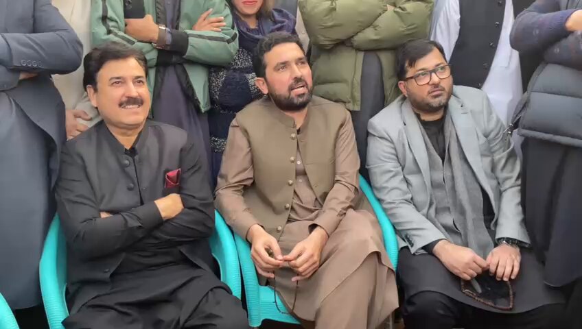 5ہزار 300 ارب روپے حکومت کھا گئی اور ڈکار بھی نہیں مارا، 300 ارب خیبرپختونخوا کے دینے ہیں وہ نہیں دیتے، وزیراعلی خیبرپختونخوا سہیل آفریدی کی اڈیالہ کے باہر گفتگو
