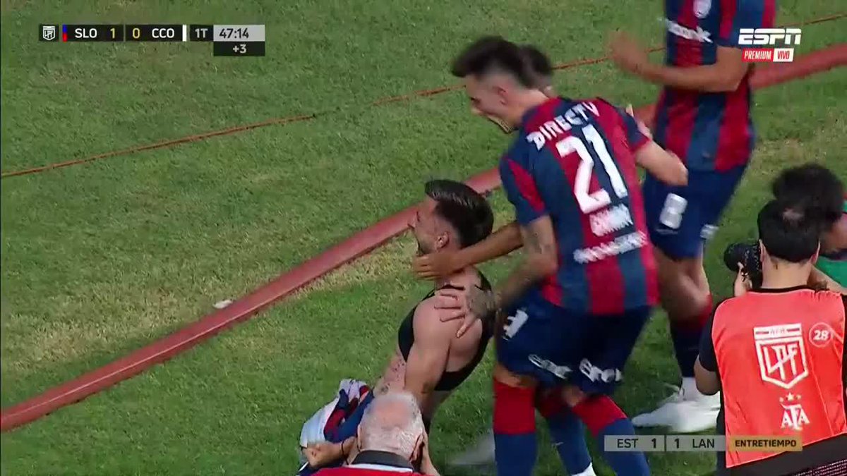 Fue perfecto: desde el relato de Mariano Closs al GOLAZO de Jalil Elías, que la colocó de primera en el ángulo de Mansilla. Dos años. 😮💨