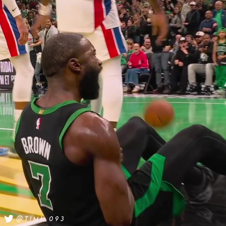 Jaylen Brown's last five games: 📈 33-13-3 vs LAC (W) 📈 29-4-4 at BKN (W) 📈 26-8-4 vs BKN (L) 📈 35-4-8 vs ORL (W) 📈 33-10-5 vs DET (W) Celtics have won 4 of last 5, including big home victory over streaking Pistons last night behind JB's great all-around performance ☘️