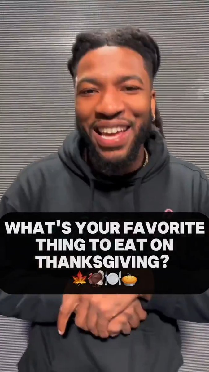 What's your favorite thing to eat on Thanksgiving?! 🍁🦃🍽🥧