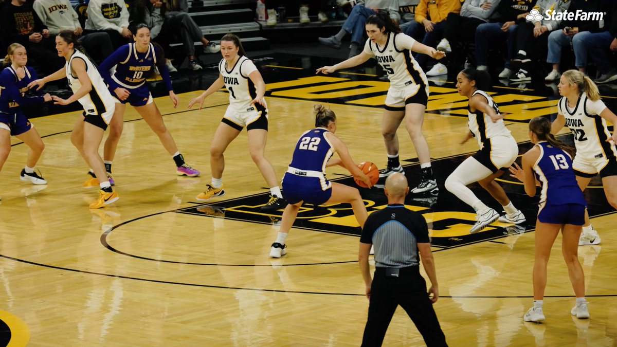 Pass the ball, pass the stuffing 🤣 Our State Farm assist of the game ⬇️