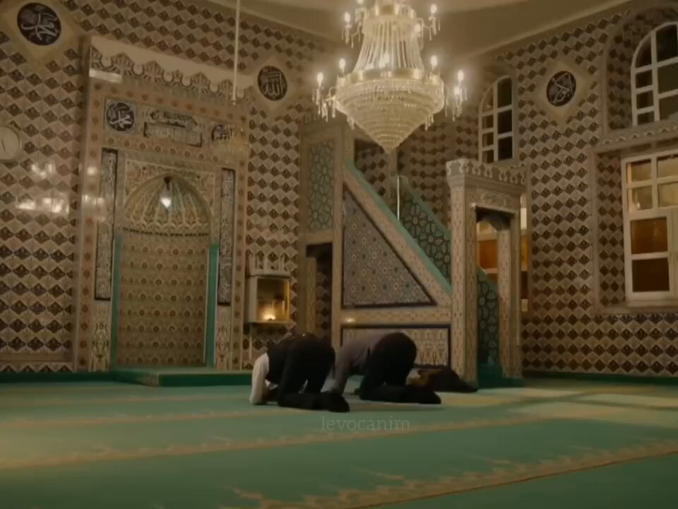 bu adamlar size ne yapmış ya masum masum namaz kılıyorlar maşallah 🤲🏻📿