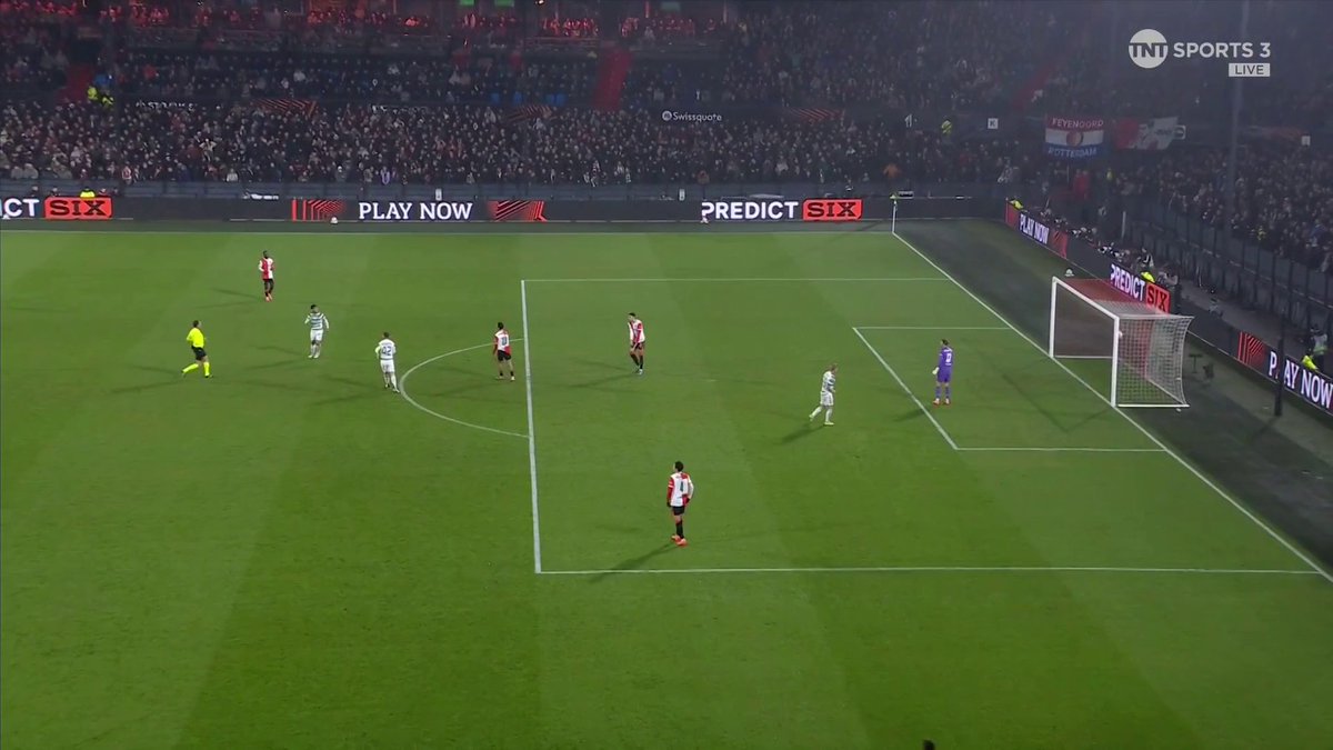 Daizen puts pressure on the keeper and forces him to pass it straight to Hatate who blasts it home from 30 yards! ⚽️ #FeyenoordCeltic | #UEL | #CelticFC🍀