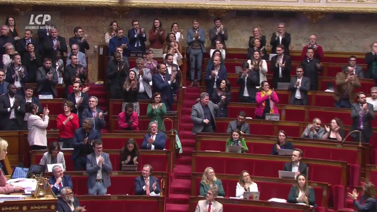 #ArcelorMittal : L'article 1er du texte de La France insoumise, qui contient la mesure de nationalisation, est adopté. #DirectAN