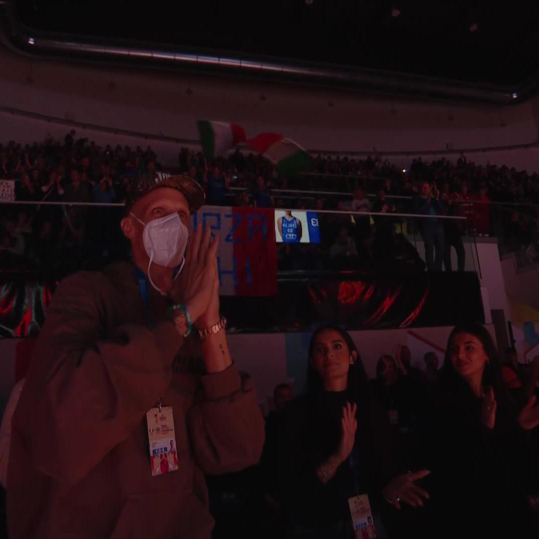 Achille Polonara supporting his teammates on the sidelines 😍🇮🇹 #FIBAWC #StepItUp