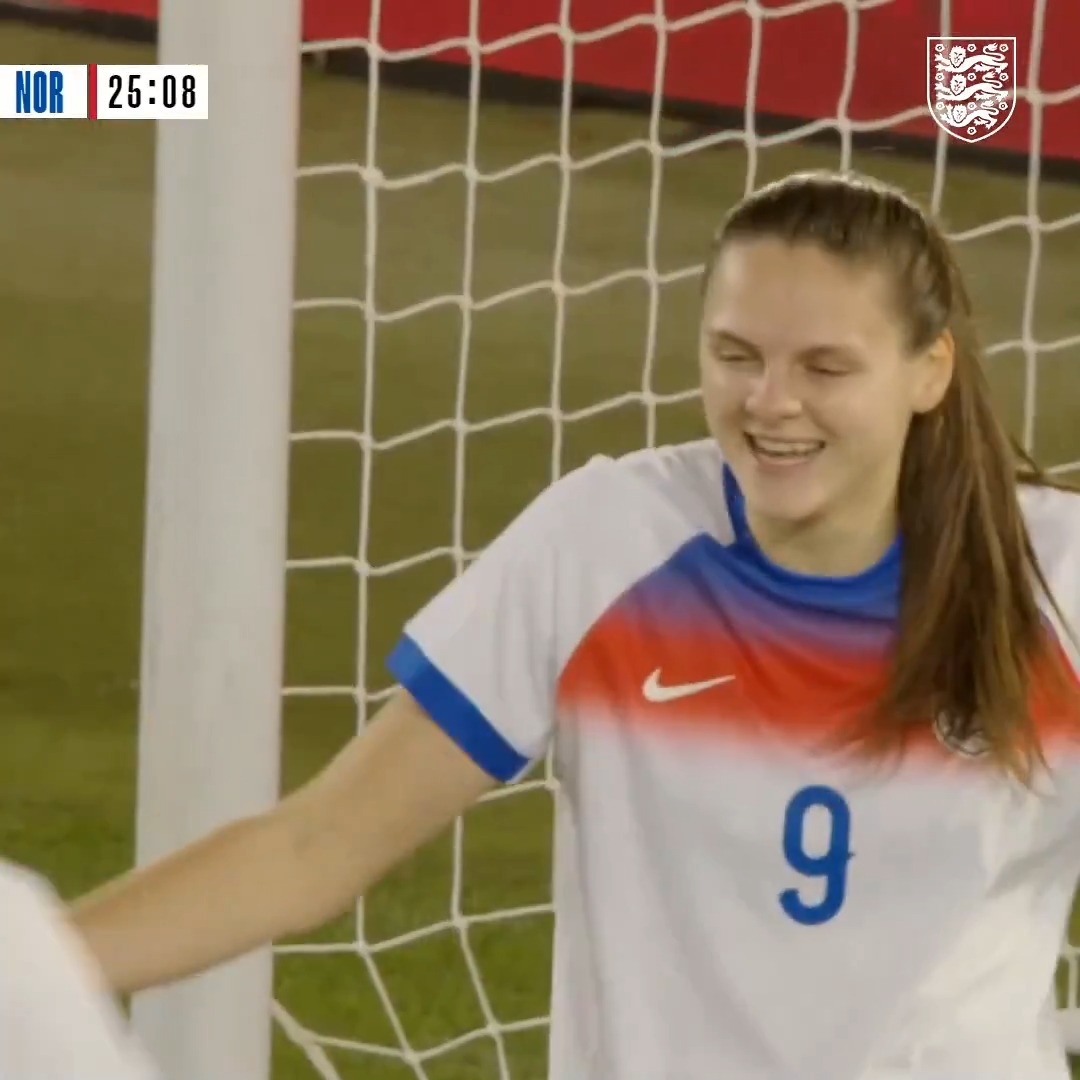 Persistence is key 🔓 Isobel Goodwin puts our #YoungLionesses 1-0 up! ✨