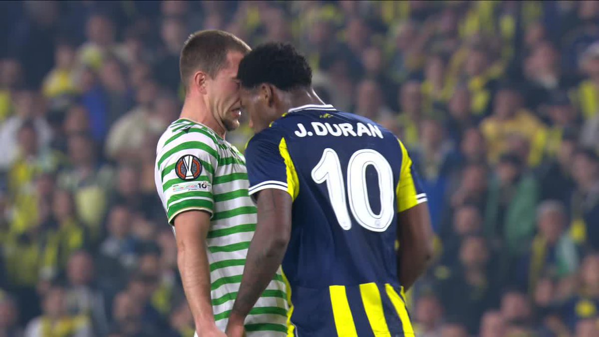 🇨🇴 EXPULSADO Jhon Jáder Durán en #Fenerbahce por esta acción al 90’+2. El partido ante #Ferencvaros por Europa League terminó 1-1 ❌
