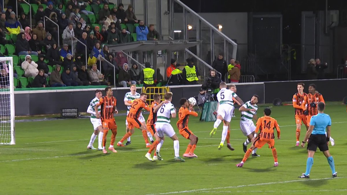 Were Shamrock Rovers unfortunate not to have been awarded a penalty here? ☘️ Shakhtar Donetsk's Vinicius Tobias handled the ball inside the box, but VAR didn't intervene ❌