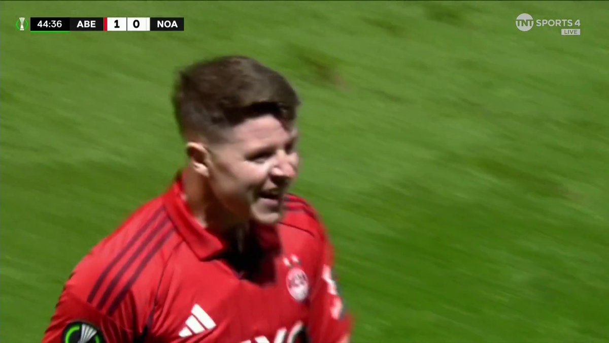 Nisbet times his first Aberdeen goal of the season perfectly following a quick attack from Topi Keskinen 👏 📺 TNT Sports &amp; discovery+ UK