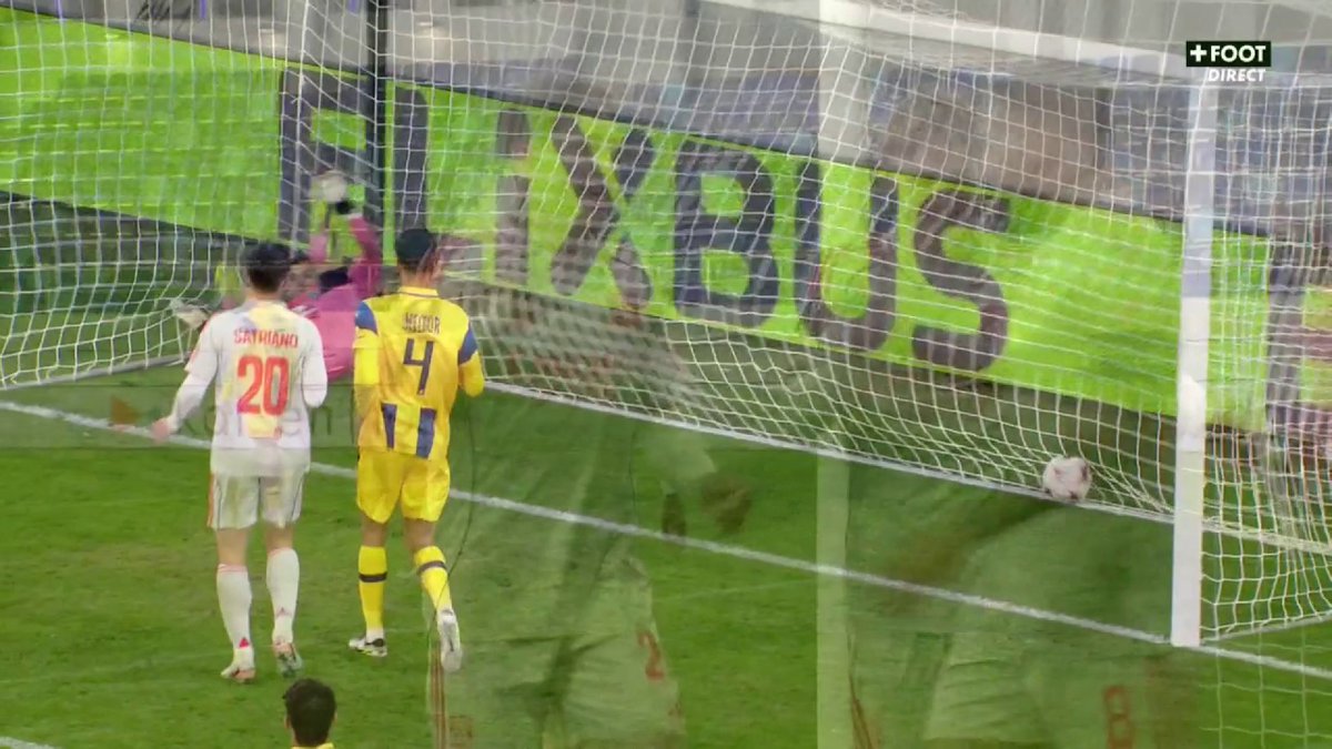 Bonbon de Tessmann, cadeau de Sulc, but de Tolisso 🍬 C'est un récital de l'OL ce soir qui mène 4-0 dès le retour des vestiaires 💫 #MTAOL | #UEL