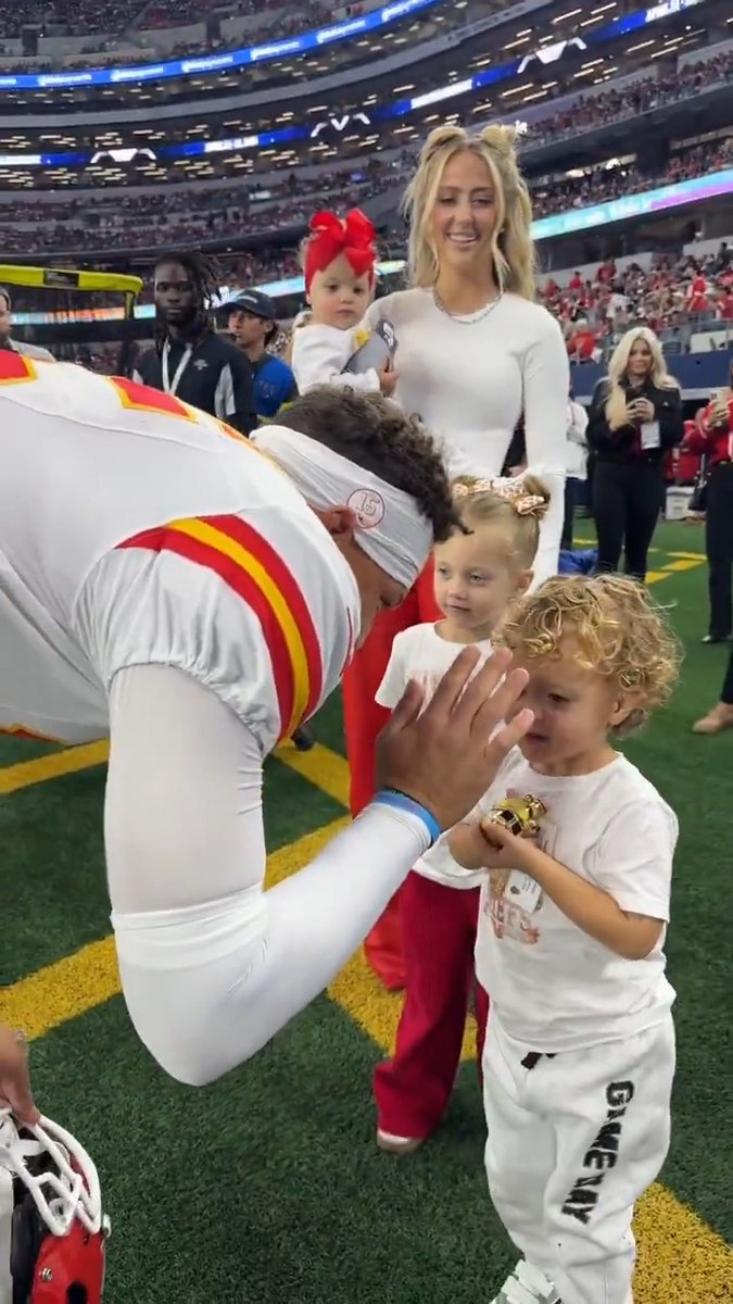 Thanksgiving with the Mahomes family ❤️ KCvsDAL -- 4:30pm ET on CBS/Paramount+ Also streaming on NFL+