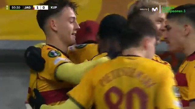 🤣 AMO Y SEÑOR DEL MULTI. Don Afimico Pululu no podía faltar a la cita. Jaume Naveira Fermín Suárez #LaCasaDelFútbol #UECL