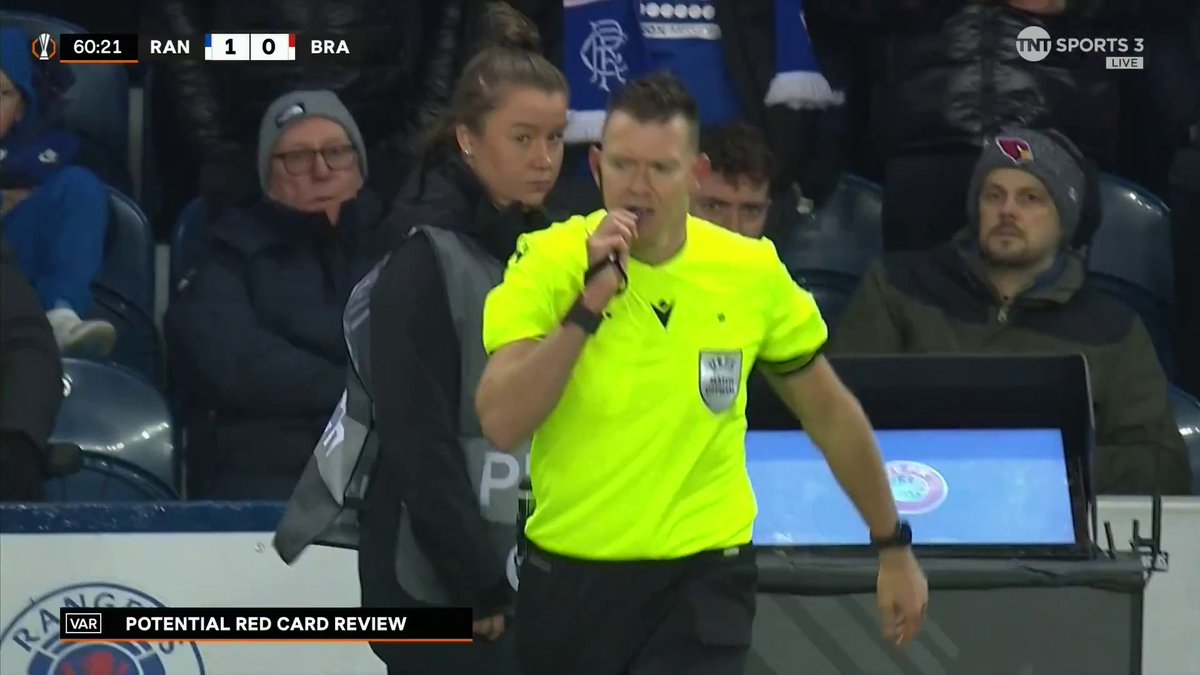 "It is absolutely ridiculous!" 😬 A straight red for Rodrigo Zalazar after an attempted headbutt on Nicolas Raskin 🟥 📺 TNT Sports & discovery+ UK