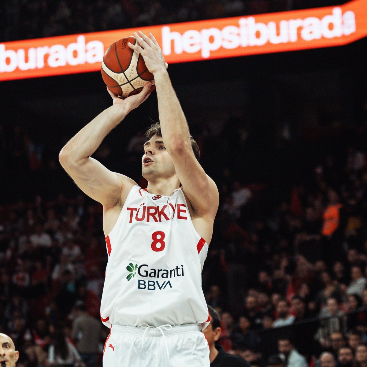HOŞ GELDİN TARIK BIBEROVIC 😎 🇹🇷 Milli takımımızın Bosna-Hersek zaferinde Tarık Biberovic'in performansı: 20 Sayı 7/14 FG 3/8 3PT 3/4 FT 14 Verimlilik Puanı