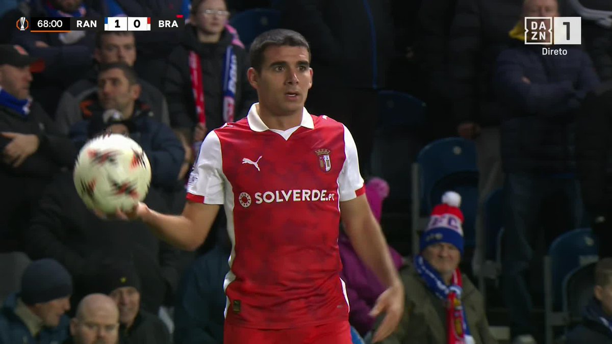 Braga conseguiu o empate em Glasgow com menos um.