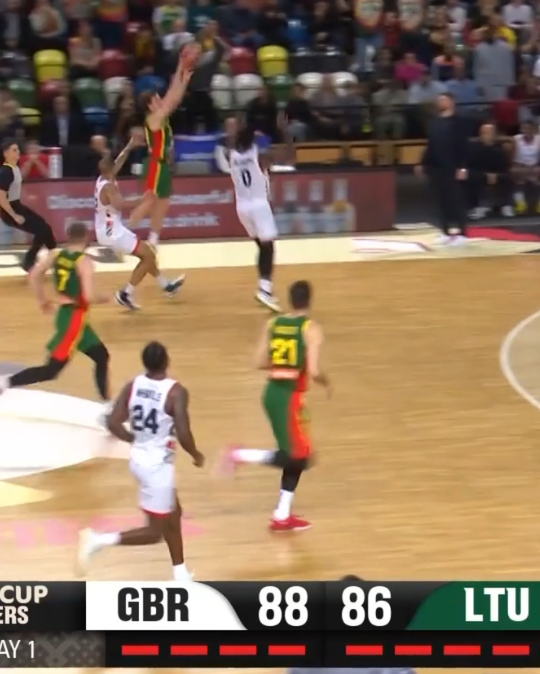 9 POINTS IN 9 SECONDS IS PURE MADNESS 🤯🤯🤯🤯 Ignas Sargiunas hit three triples in 9 seconds and the GAME-WINNER 😱 #FIBAWC x #StepItUp 🇱🇹