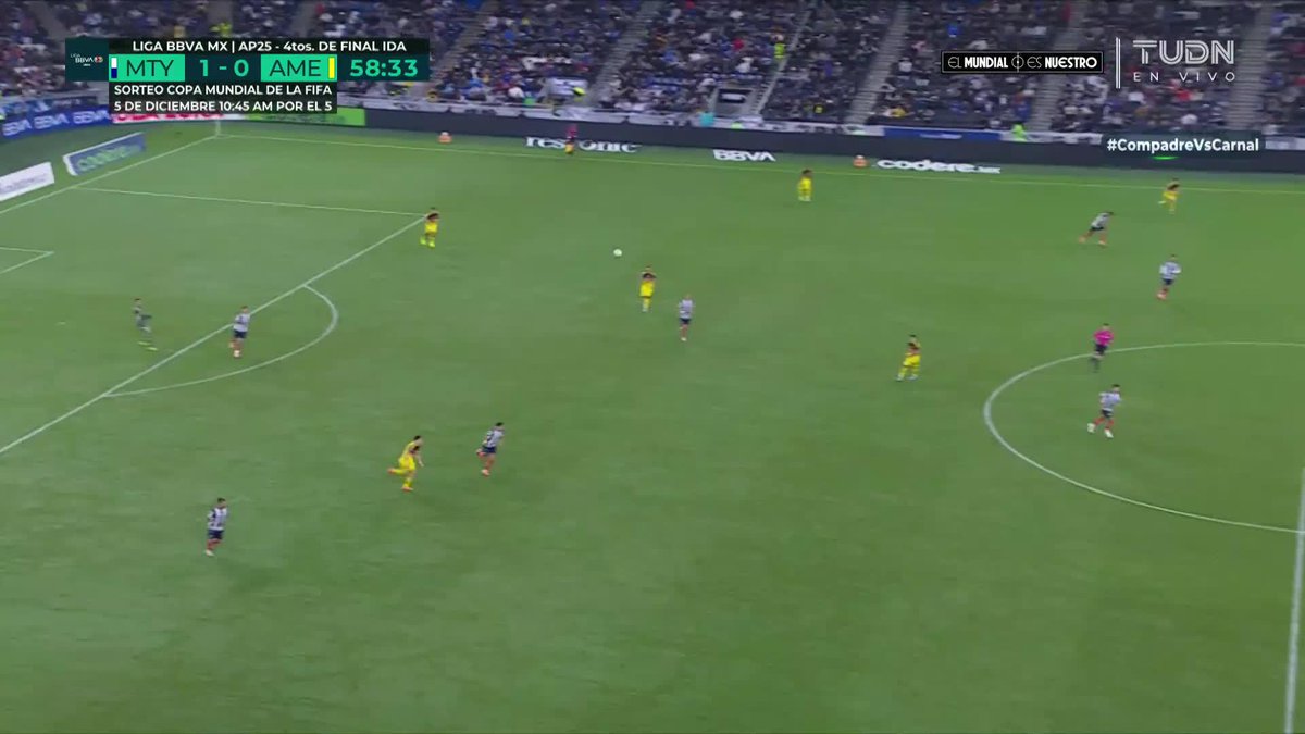 ¡Autogolazo de Lichnovsky! Igor cabecea y la manda guardar en propio arco