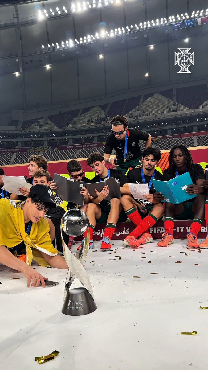 "Os Campeões Estudantes" 😂📚 #FazHistória "The Student Champions" 😂📚 #HistoryNeedsMakers