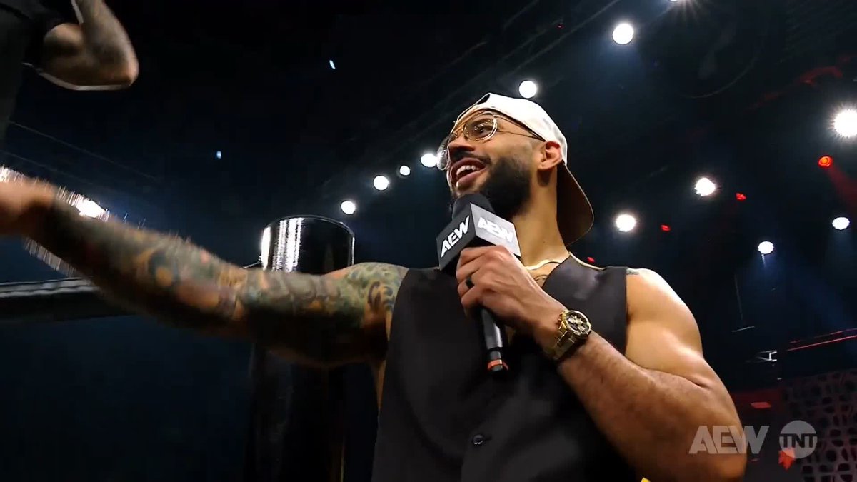 .Lightskin Kingpin is getting in @MichaelRayMusic's face, but Michael Ray isn't standing down! Watch #AEWCollision on TNT & HBO Max