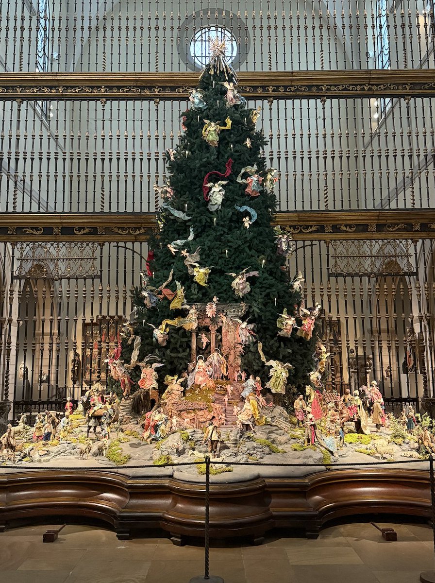 A beloved holiday moment for New Yorkers and visitors alike: The Met’s Christmas tree and Neapolitan Baroque Nativity are now on view through January 6! ✨ Nestled in the Medieval Sculpture Hall, the installation features a beautifully illuminated twenty-foot blue spruce rising above an eighteenth-century Neapolitan manger scene. Silk-robed angels float overhead as dozens of beautifully detailed figures gather below, bringing the warmth and bustle of a Mediterranean harbor town to the heart of the Museum.