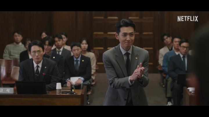Nasib Jung Kyung-ho berubah drastis dari hakim influencer jadi pengacara publik biasa. Drakor terbatas Pro Bono tayang 6 Desember di Netflix!