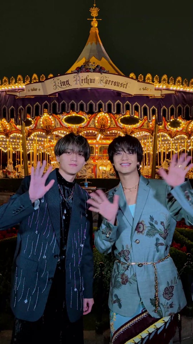 ミッキー・ミニーも登場✨ 🖤King & Princeからのコメントをお届け💛 ⠀ ✦・┈┈┈┈┈┈┈┈ ・✦ 明日(11/29) 放送❗️ 午後3:55~(関東ほか)/午後7:00〜 日テレ系音楽の祭典 #ベストアーティスト2025 ✦・┈┈┈┈┈┈┈┈ ・✦ ⠀ 日本人アーティストとして初✨ #カリフォルニアディズニー のシンボル 「眠れる森の美女の城」前からお届け🏰 ⠀ King & Princeが歌う ミッキーのオフィシャルテーマソング 「What We Got 〜奇跡はきみと〜」 ⠀ #ミッキーxキンプリ #WhatWeGot_奇跡はきみと