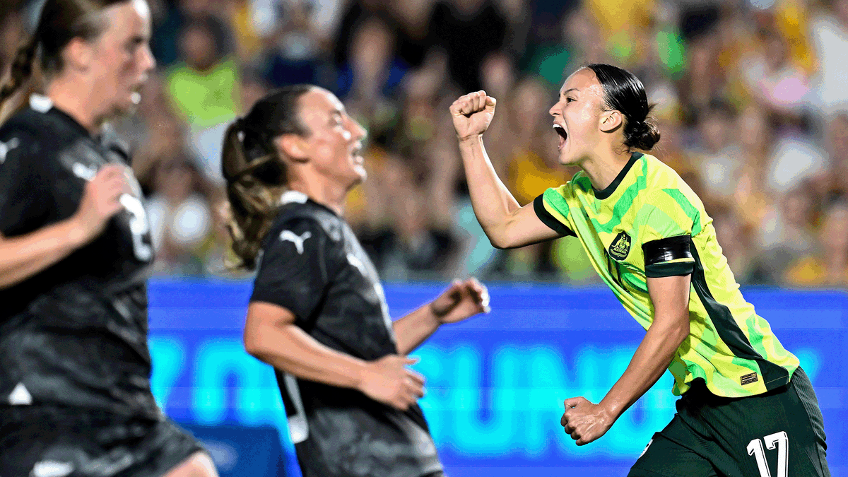 Amy Sayer opens the scoring on the Central Coast 🙌 CommBank Matildas convert their first opportunity of the game with Gorry once again pulling the strings! #AUSvNZL #Matildas #FeelNewSouthWales