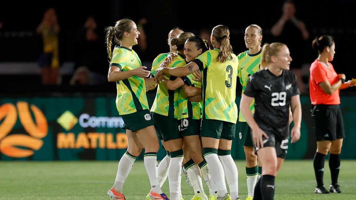 Hayley Raso like a thief in the night 💰 The forward profits off the New Zealand mistake and calmly converts with a curling effort into the bottom corner. 🎥 Paramount+ Australia #AUSvNZL #Matildas #FeelNewSouthWales