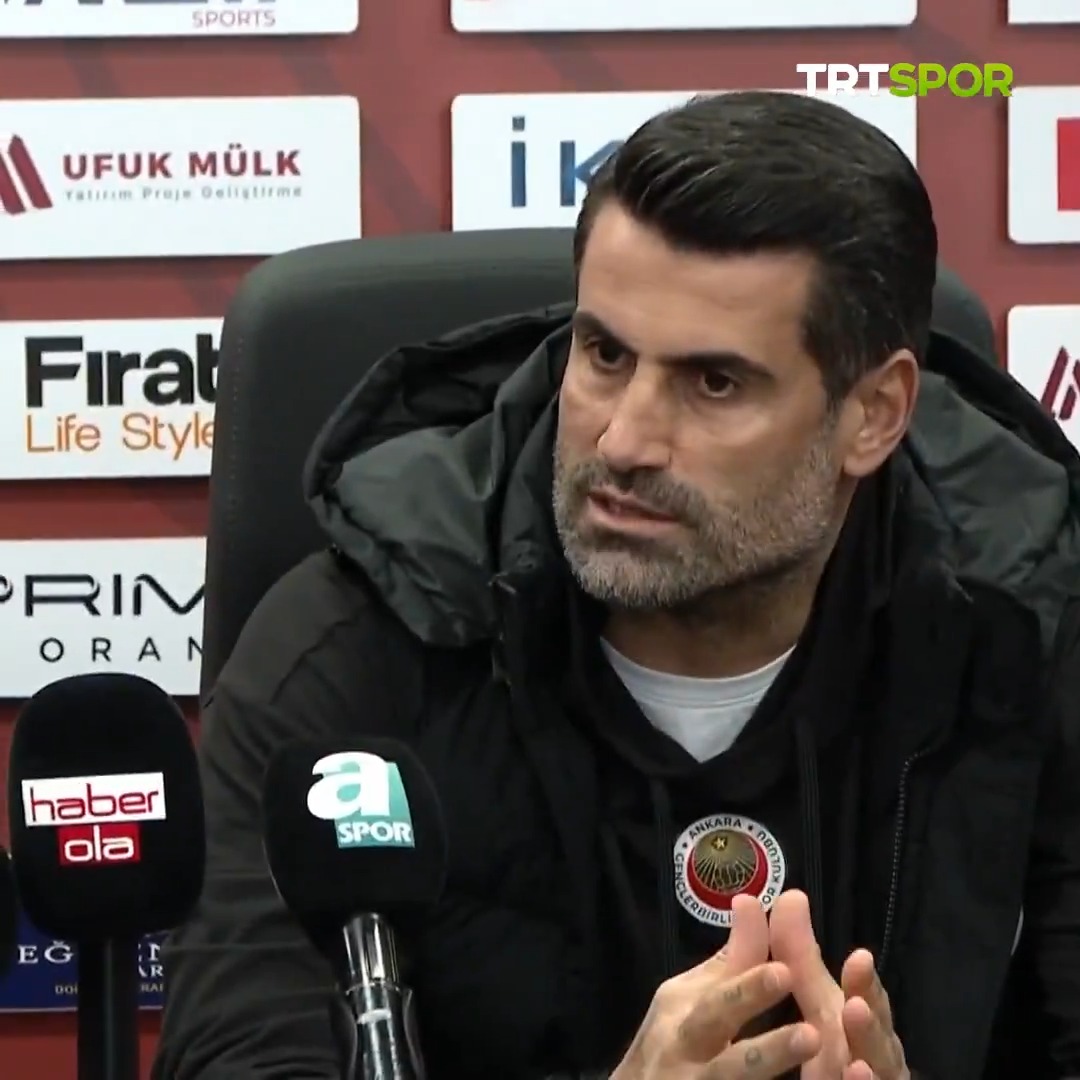 🗣️ Volkan Demirel: Futbolun doğasına aykırı olan her şey bence ceza almalı. Çünkü futbol doğal bir oyun, sahada belirlenen bir oyun.
