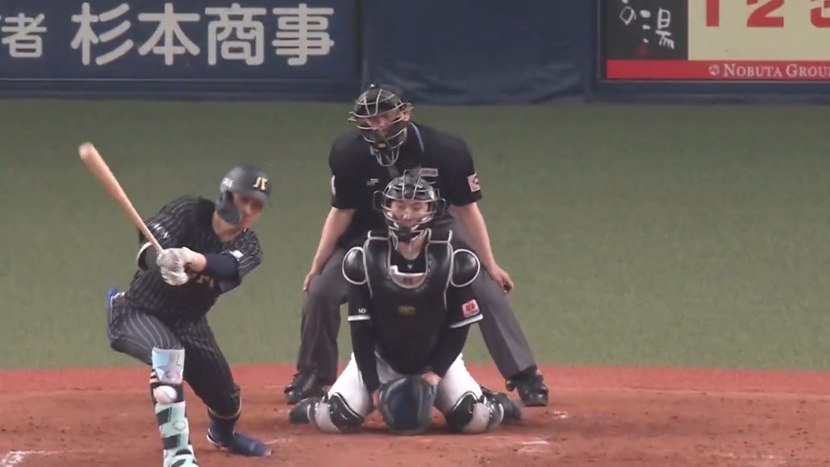 / 『2025年パ・リーグ プレイバック』⚾️ 記憶に残る衝撃プレー集🚀 \ 🗓4月30日 🆚千葉ロッテ 解説者も困惑の変態打撃…! オリックス #西川龍馬 選手がワンバウンドしたボールをセンター前に運ぶ!👀 #Bs2025 👇見逃し視聴はこちら!