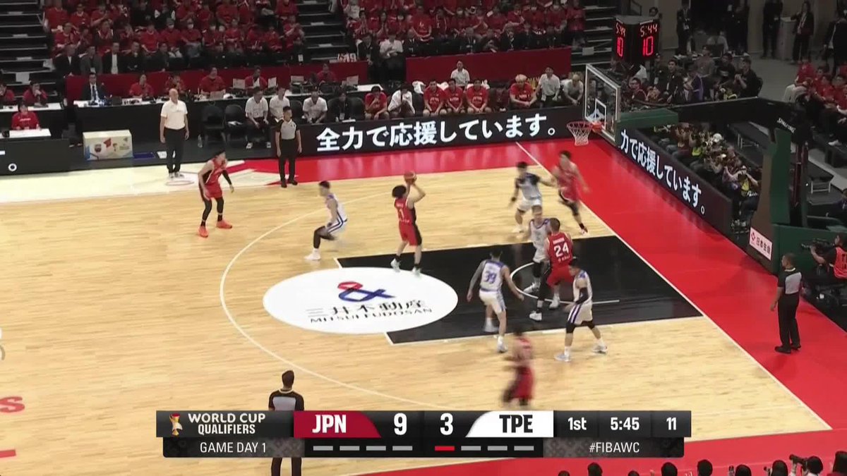 落ち着いて沈める💫 先発に抜擢された齋藤拓実 ミドルショットで得点を記録👏 🏆FIBAワールドカップ2027 アジア予選🏀 📺#DAZN でライブ配信中 🆚日本×チャイニーズ・タイペイ #AkatsukiJapan #FIBAWC #StepItU バスケットボール日本代表