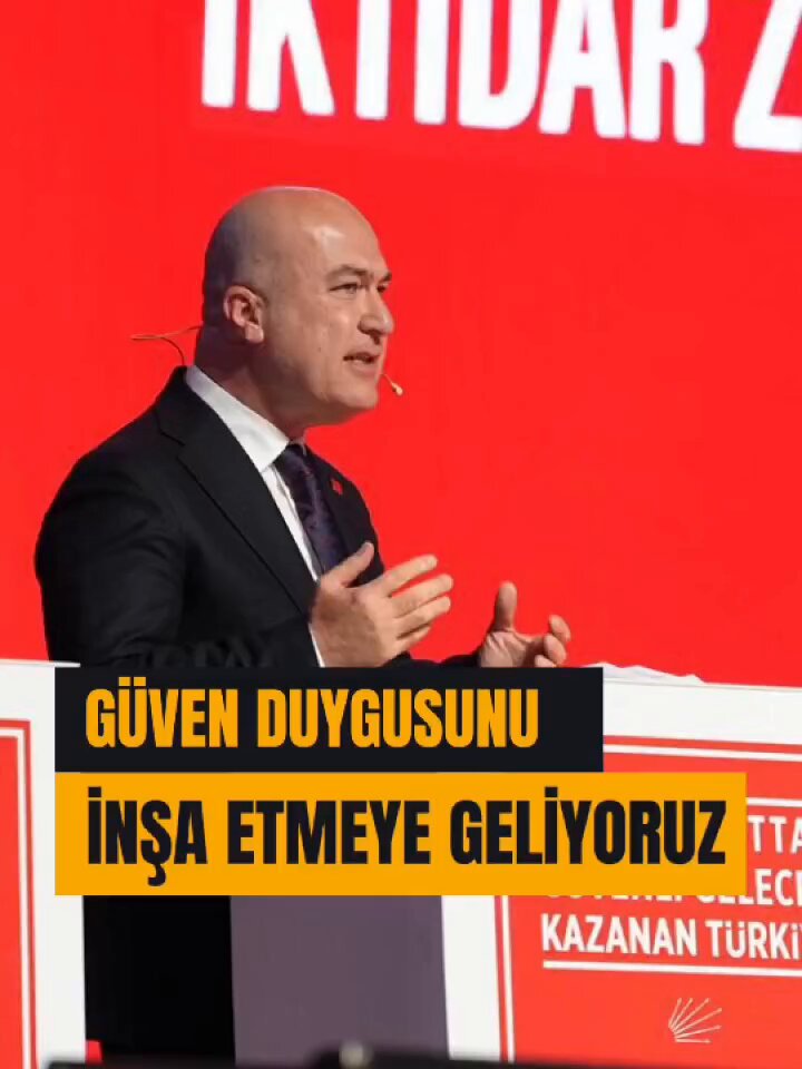 Bugün olağan kurultayımızda sadece bir parti programını değil; devletin yurttaşına yeniden güven vereceği yeni bir dönemi ilan ettik. Bizim güvenlik anlayışımız polis barikatlarıyla, TOMA’larla veya yasaklarla ölçülemez. Biz korkuyu yöneten değil, güveni büyüten özgür bir Türkiye’yi inşa edeceğiz. Annelerin evlatları için endişe etmediği, sınırların "devlet ciddiyetiyle" korunduğu ve dijital verilerimizin güvende olduğu bir ülke için 3 temel sözümüz var: •⁠ ⁠Kaçak göç ve altın pasaport dönemi bitecek. •⁠ ⁠Polisimiz sendikal haklarına kavuşacak; çeteler ve uyuşturucuyla tavizsiz mücadele edilecek. •⁠ ⁠Siber güvenlik, ulusal güvenlik doktrini olacak. Güçlü devlet, vatandaşını sindiren değil; ona güven veren devlettir. Biz güvenliği sağlamanın ötesine geçip, bu ülkenin güven duygusunu da yeniden inşa etmeye geliyoruz.