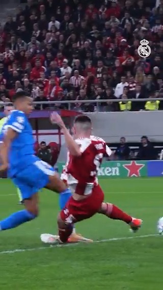 دي الطريقة اللي مدريد لازم يهاجم بيها ڤينيسيوس يقتحم الطرف بمهارته ويدور على مبابي ويعمل له أسيست المرقعة الفارغة القديمة لڤينيسيوس في الإقتحام والتسديد طول الوقت ضيعت علينا كتير أتمنى الجملة دي تُعتمد دايماً، تضمن لك البدء كل ماتش متقدم ١-٠