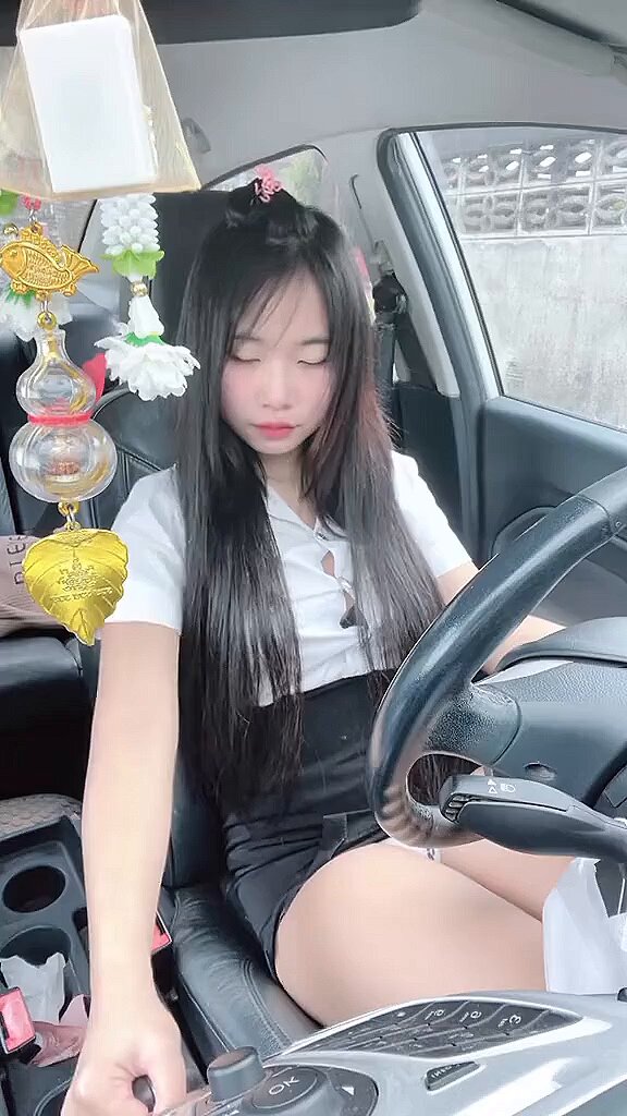 รับงานครั้งแรก อุดส่าขับรถไปหา ดันพาพวกมารุมเย็ดอีก