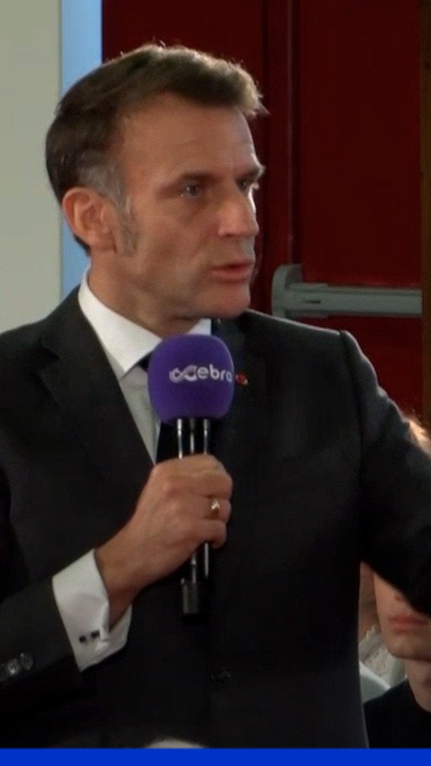 Cyberharcèlement/fake news: " Il y a des fadas pour penser que c'est vrai", assure Emmanuel Macron