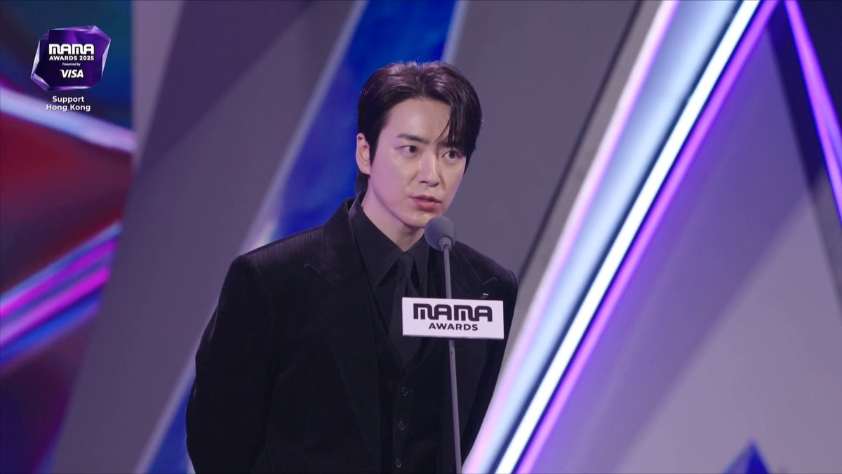 [#2025MAMA] FANS’ CHOICE MALE TOP 10🏆 Stray Kids Presenting the winner of the 2025 MAMA AWARDS. 2025 MAMA AWARDS의 수상자를 소개합니다. HEAR MY ROAR, UH-HEUNG 2025 MAMA AWARDS #MAMAAWARDS #2025MAMAAWARDS
