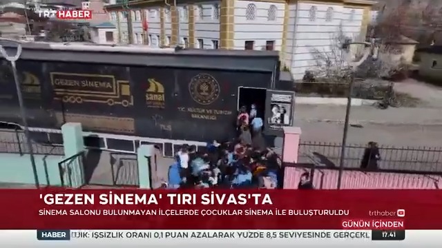 🎬 'Gezen Sinema' tırı Sivas'ta çocukları sinemayla buluşturdu. 🚛 Kültür ve Turizm Bakanlığı’nın hayata geçirdiği sinema tırında çocuklar, TRT'nin sevilen çizgi yapımı Rafadan Tayfa'yı izledi.