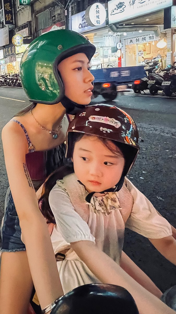Meet the Devil Hand. Left-Handed Girl is now playing on Netflix! Written and directed by Shih-Ching Tsou, and produced by Shih-Ching Tsou and Sean Baker. Starring Shih-Yuan Ma, Janel Tsai, and Nina Ye.