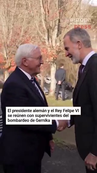 El presidente de Alemania y el rey se reúnen con supervivientes del bombardeo de Gernika. En el acto se ha oficializado el perdón de Alemania por la masacre de la aviación nazi, con apoyo de tropas franquistas, que arrasó la localidad vizcaína