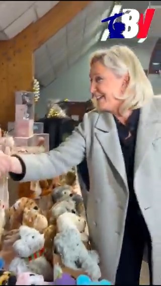 « Marine Le Pen m’a déjà acheté une poupée, pour sa petite nièce il me semble » témoigne cette commerçante au marché de Noël d’Oignies.