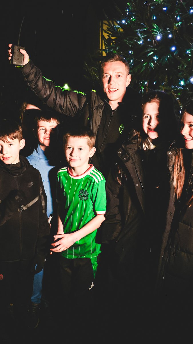 🎄©️ Captain Callum McGregor was on hand to switch on the Christmas Lights in Lennoxtown this evening! #CelticFC🍀