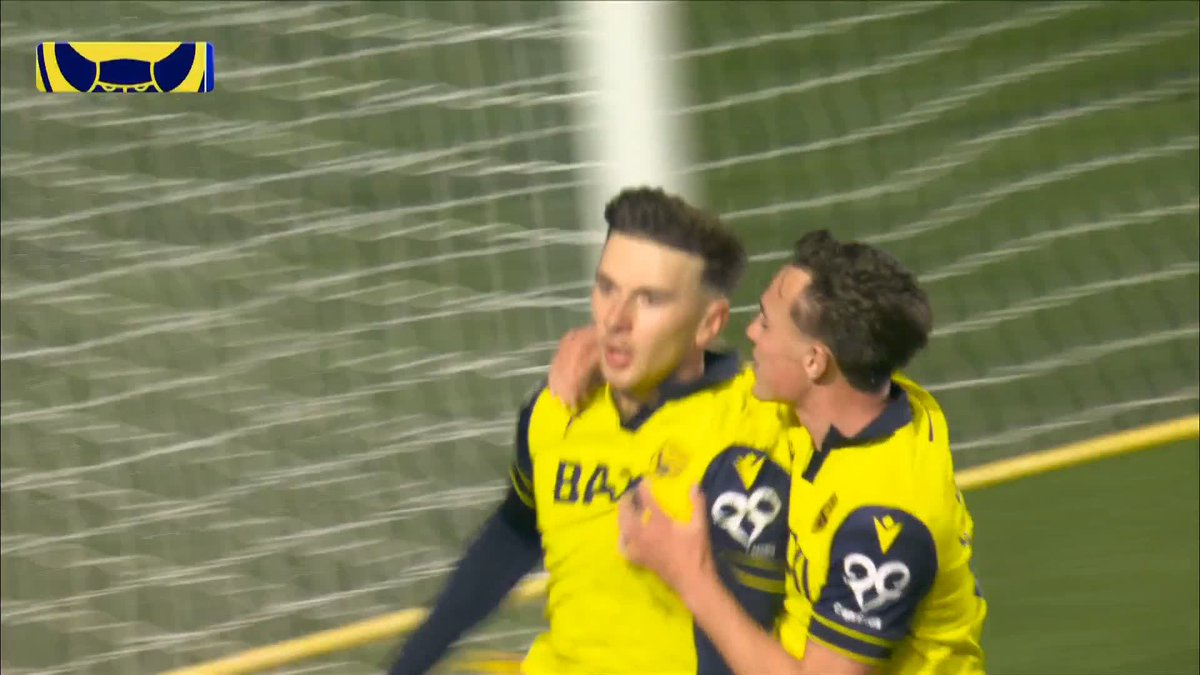Mark Harris scores his first goal of the season for Oxford United! 🟡⚽️
