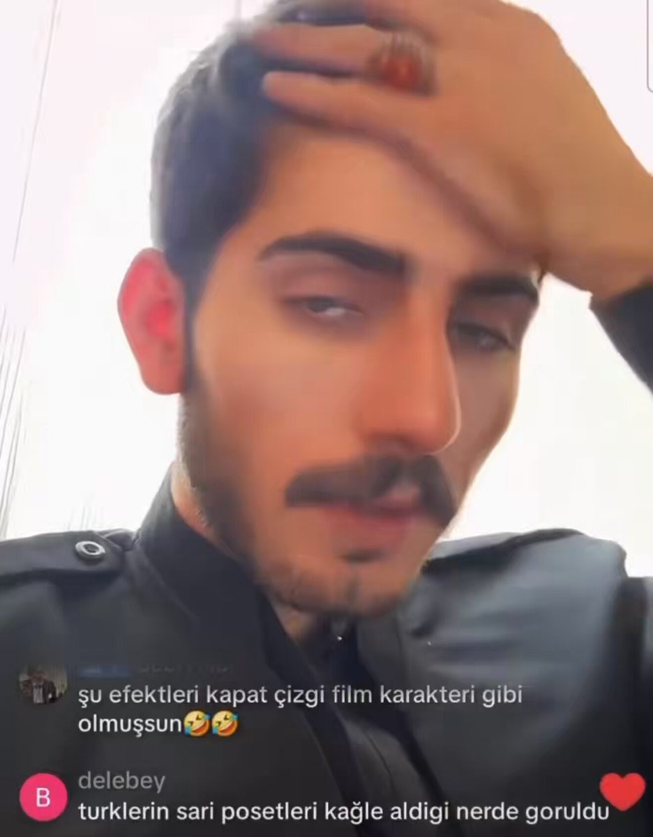 Şu İstanbul’da yaşayan Ali Çeven bölücüsünün Türkiye’ye, Türk milletine beslediği kin ve nefrete bakın. Tutuklandığında da “sırf kürt olduğu için” diye zırladılar. Biz bunları daha ne kadar ülkemizde barındıracağız? Kendi yalanlarına nasıl kuduruk şekilde inanıyorlar görün.