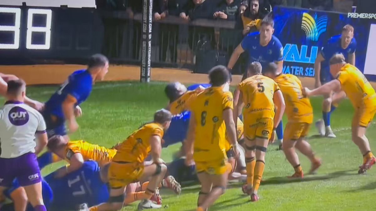 Ah rugby reffing is becoming a joke, “we have head contact, his arm is going forward to wrap and the player is falling, I don’t see foul play” #rugby Dragons v Leinster - Scott Penny