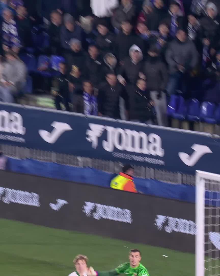 Ganó el Getafe 1-0 al Elche. Gol de Mauro Arambarri en el 56’ tras esta bicicleta majestuosa de un Allan Romeo Nyom que fue elegido MVP en su primera titularidad del curso. Los azulones son 7º a un punto de Espanyol y Betis.