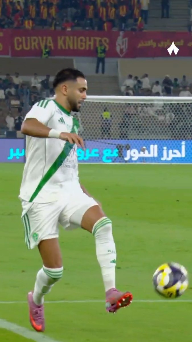 والله رياض محرز جوووده يابشر مرعبه يالطيف يابو ميلا يقول لك عطني جناح يجري زي ديابي ابو العقليات رياض محرز وبعده الطوفان💚