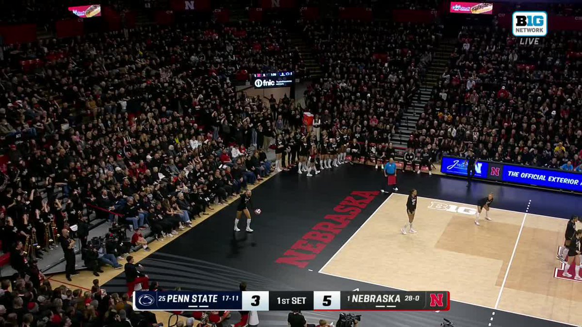 What an UP from Andi Jackson 😱 #NCAAWVB x 🎥 BTN / Nebraska Volleyball